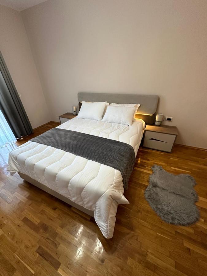 Villa Malo Guesthouse Korce Bagian luar foto