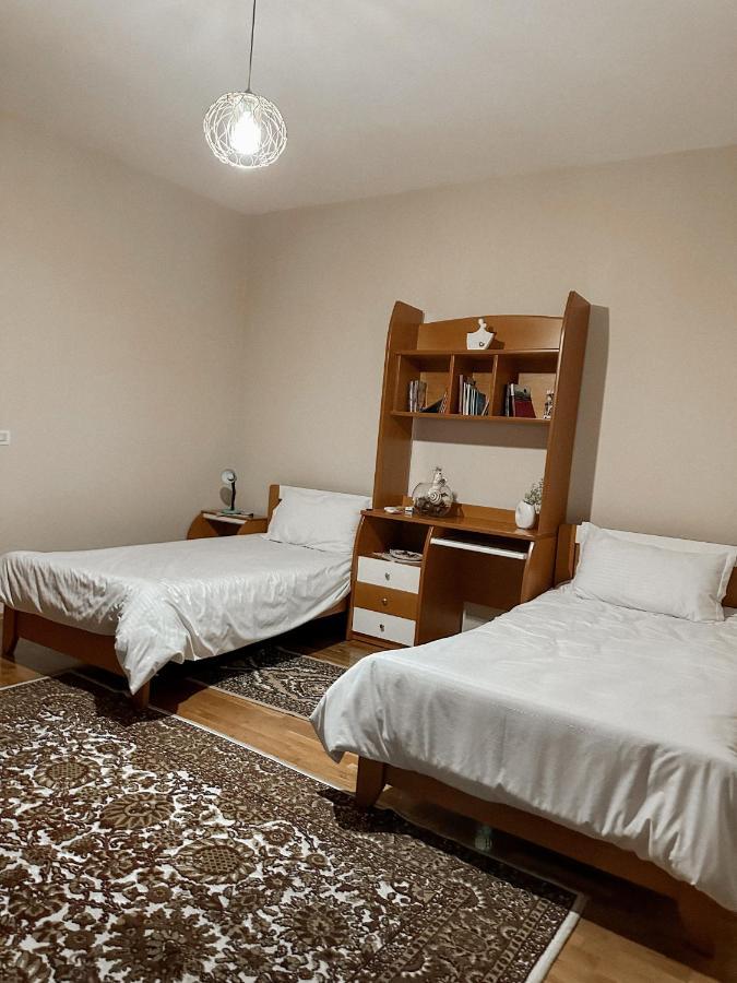 Villa Malo Guesthouse Korce Bagian luar foto