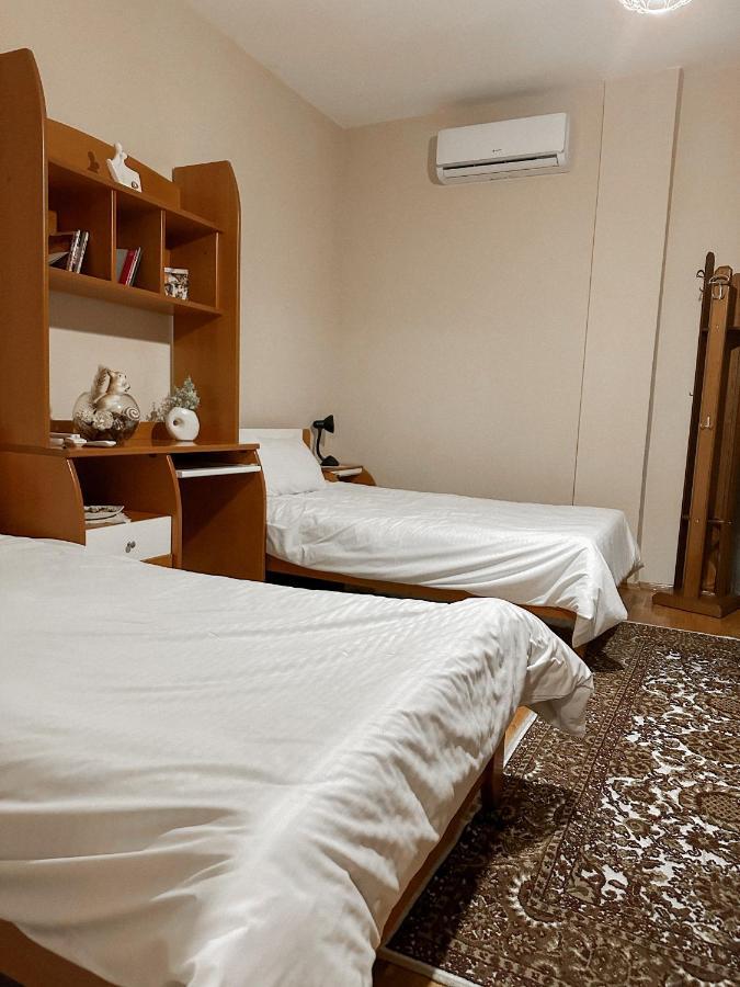 Villa Malo Guesthouse Korce Bagian luar foto