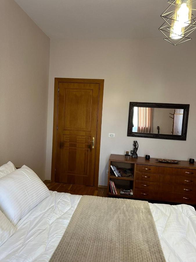 Villa Malo Guesthouse Korce Bagian luar foto